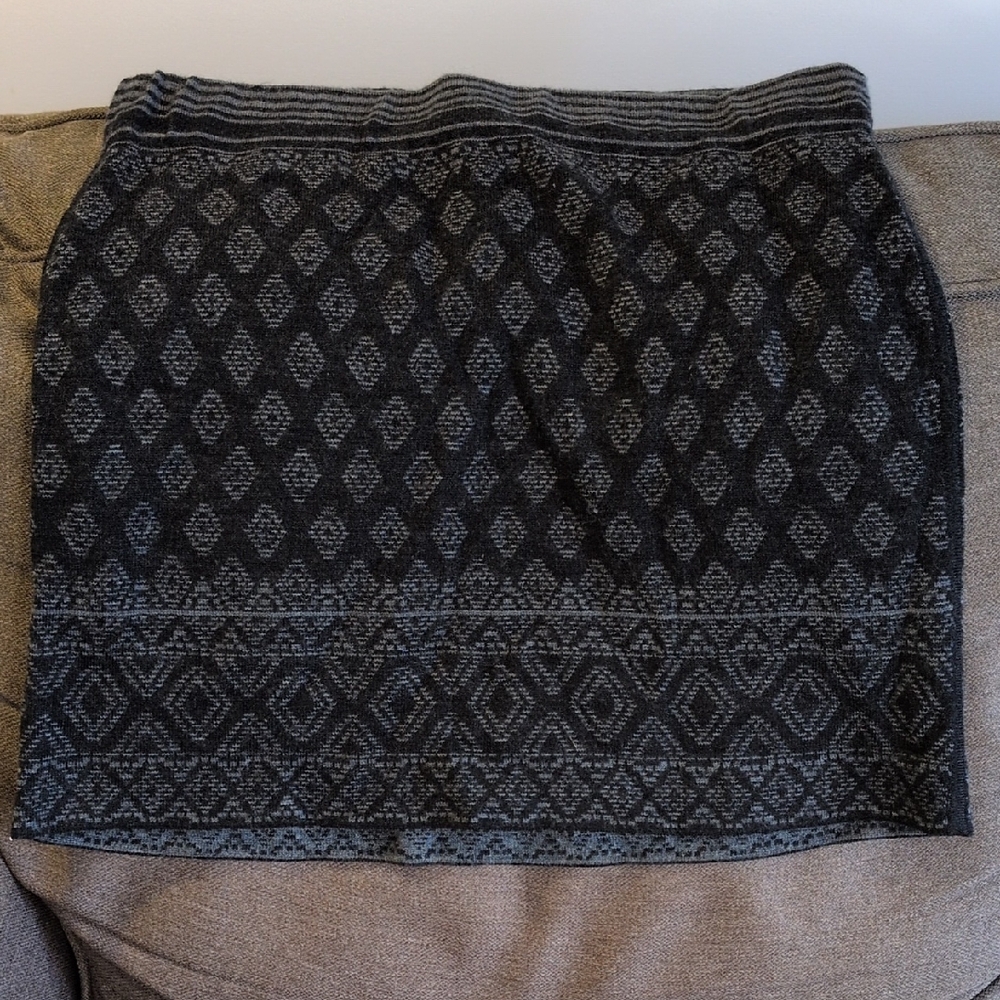 Chic Black and Gray Patterned Mini Skirt